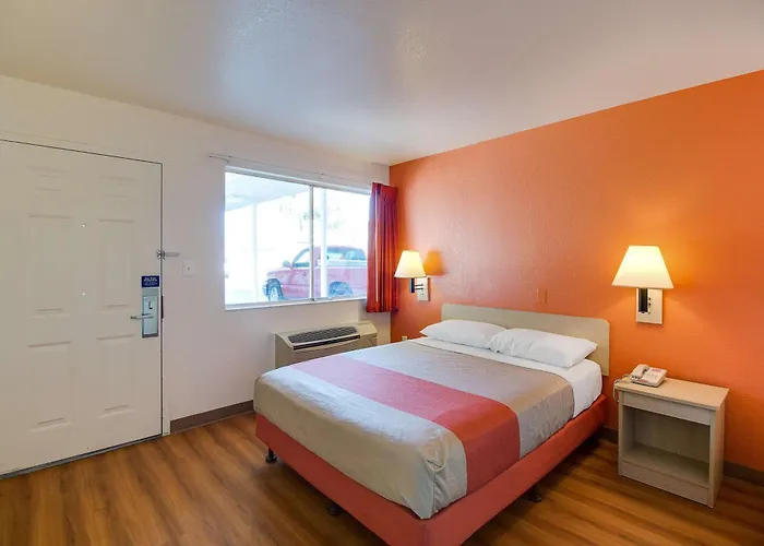 Motel 6-Phoenix, Az - East